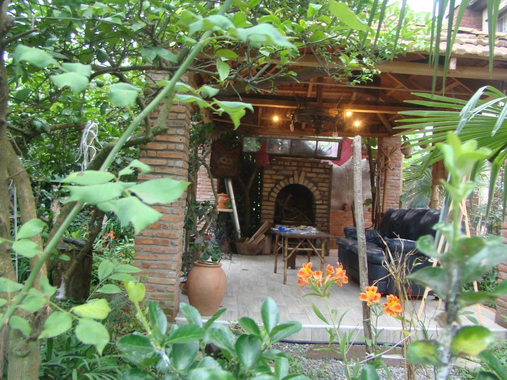 Guest House Temuri Batoemi Buitenkant foto