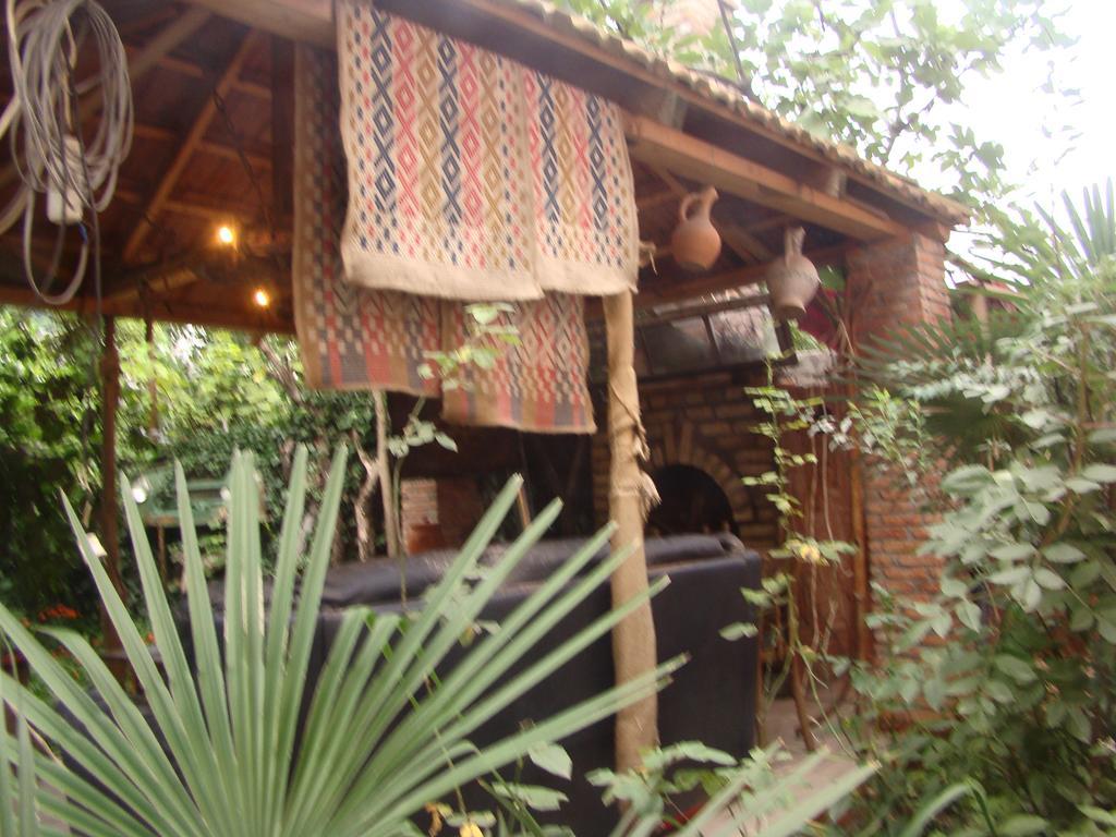 Guest House Temuri Batoemi Buitenkant foto