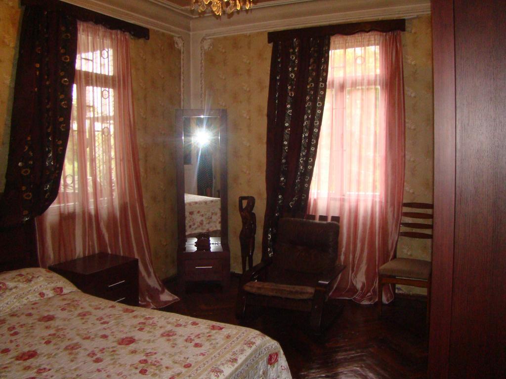 Guest House Temuri Batoemi Buitenkant foto